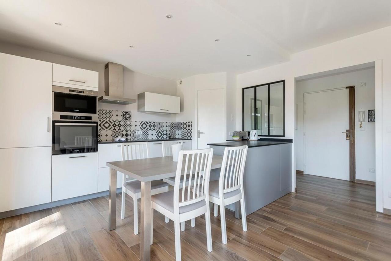 Suite Granges En Rez-De-Jardin Pour 4 Voyageurs Lyon Exterior foto