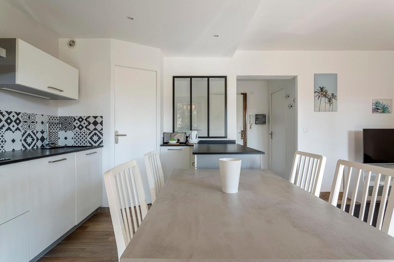 Suite Granges En Rez-De-Jardin Pour 4 Voyageurs Lyon Exterior foto