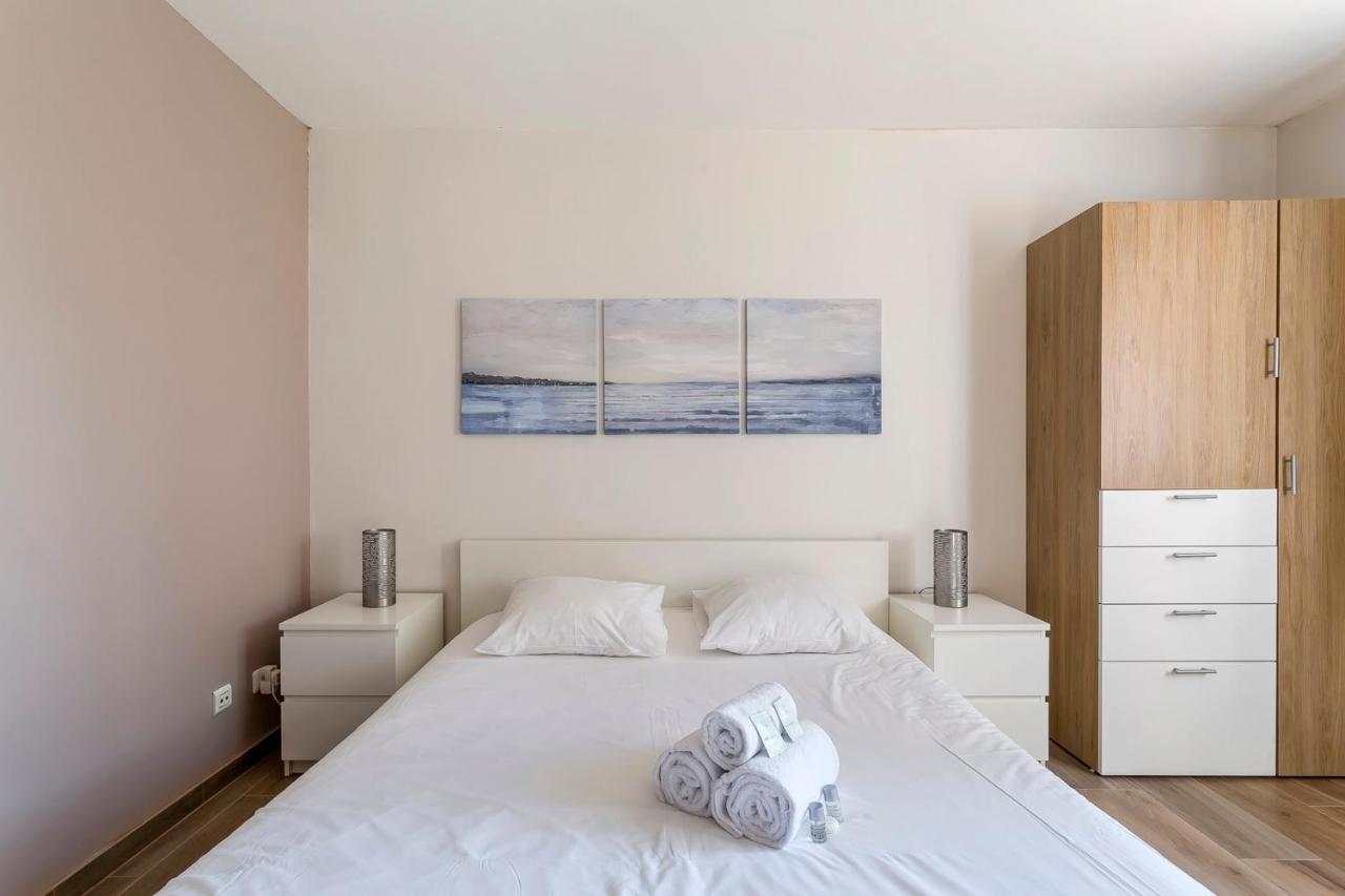Suite Granges En Rez-De-Jardin Pour 4 Voyageurs Lyon Exterior foto