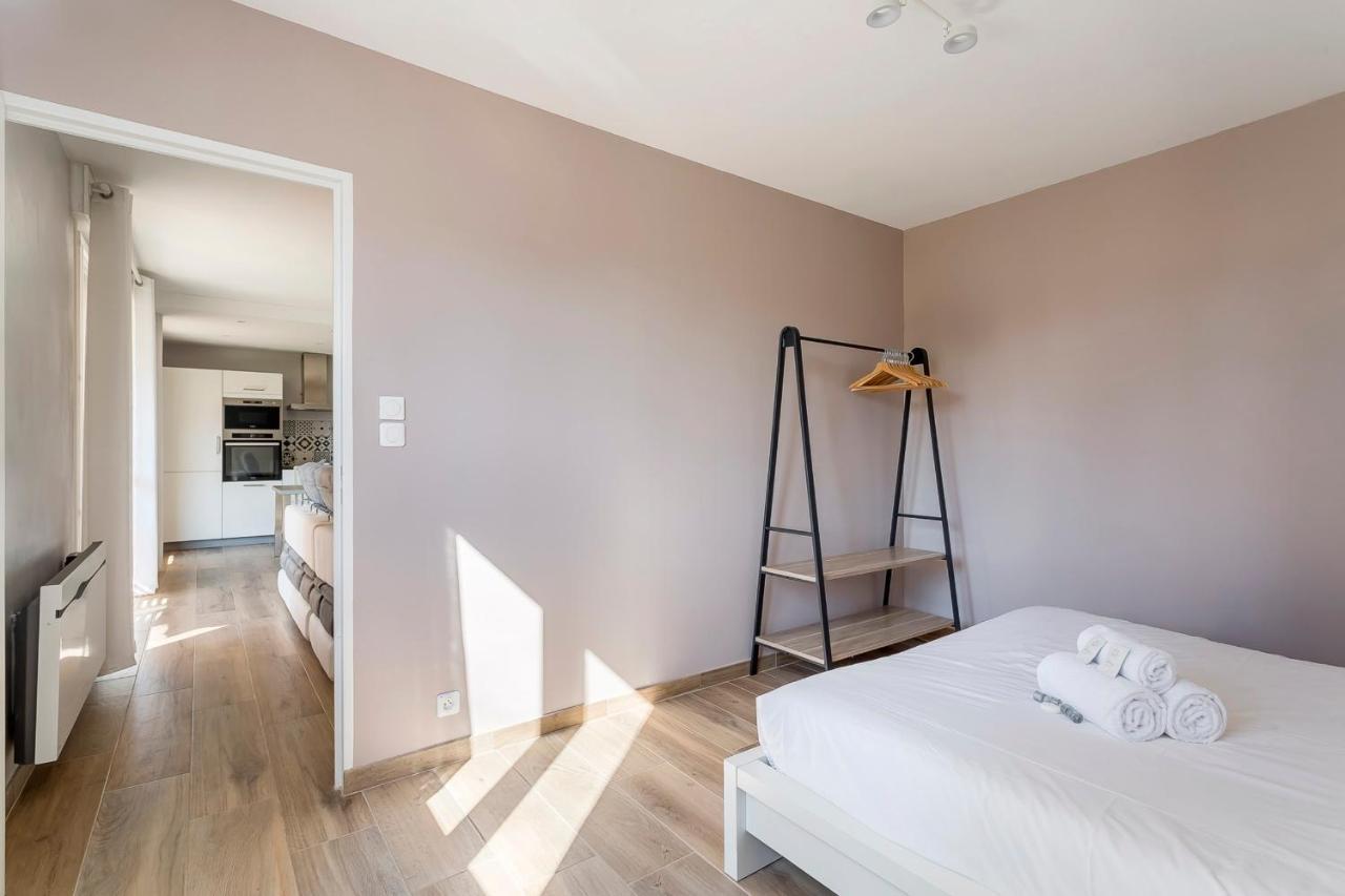 Suite Granges En Rez-De-Jardin Pour 4 Voyageurs Lyon Exterior foto
