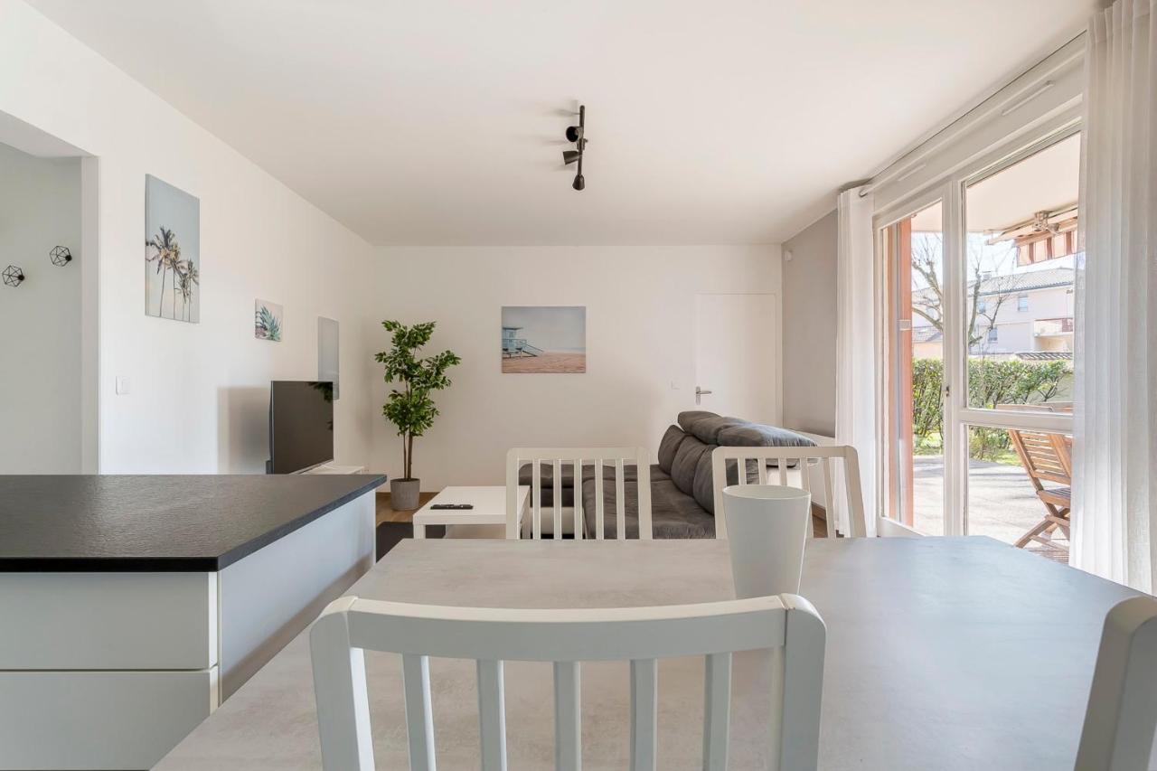 Suite Granges En Rez-De-Jardin Pour 4 Voyageurs Lyon Exterior foto