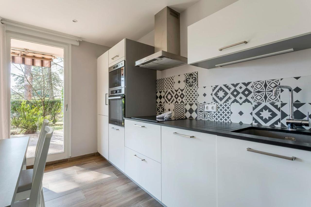 Suite Granges En Rez-De-Jardin Pour 4 Voyageurs Lyon Exterior foto